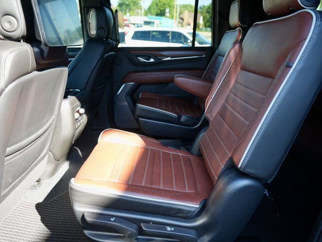 Used 2023 GMC Yukon XL Denali Ultimate image 11