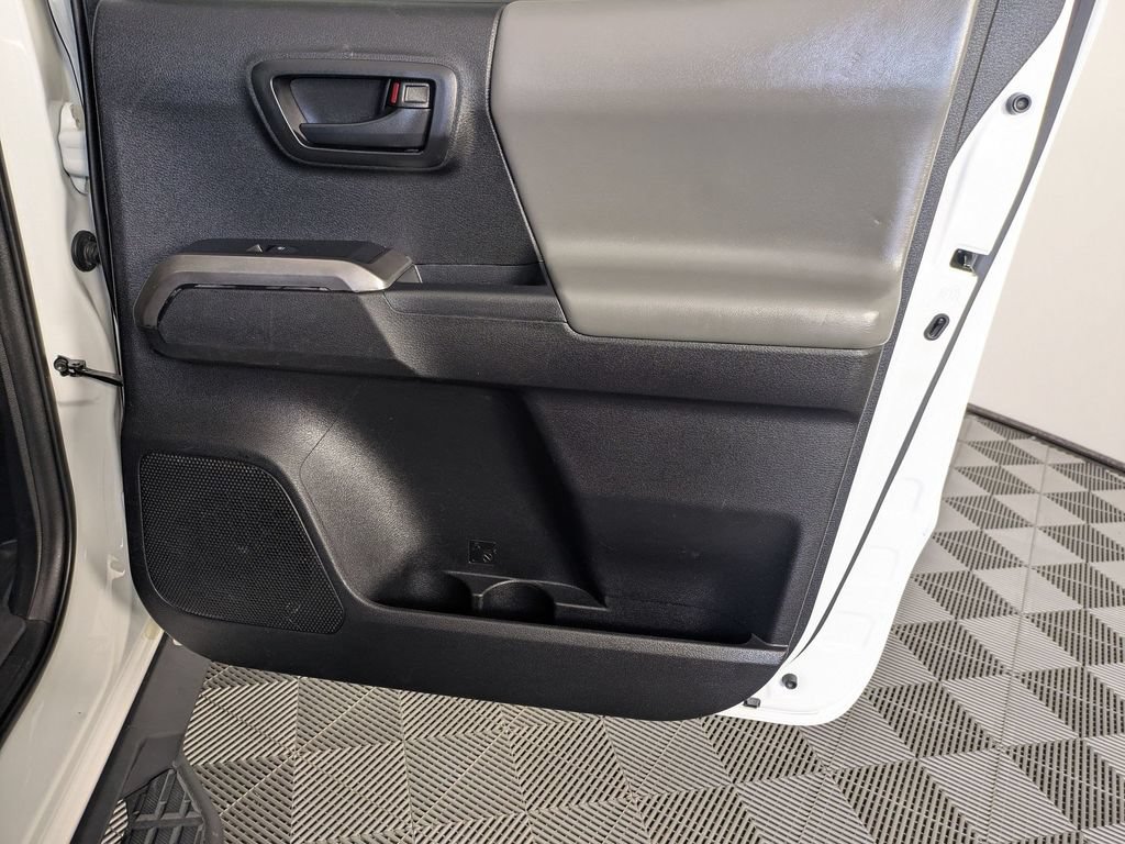 Used 2021 Toyota Tacoma SR5 RWD image 31