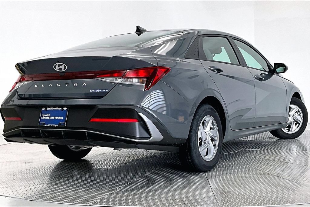 Certified 2024 Hyundai Elantra SE FWD image 2
