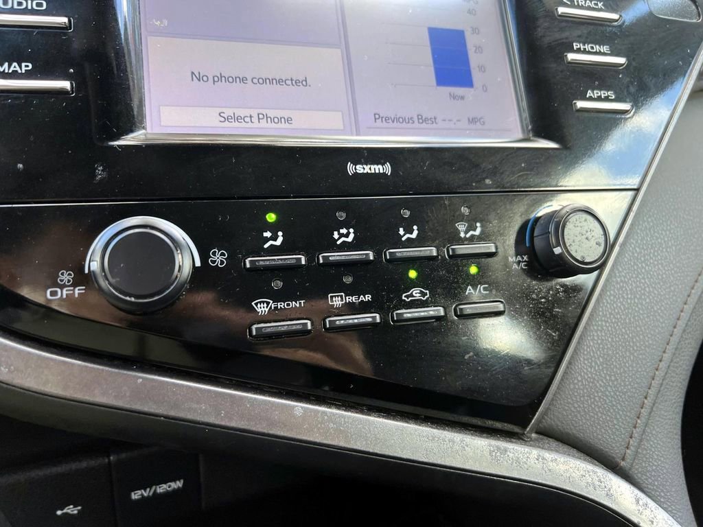 Used 2020 Toyota Camry LE image 32