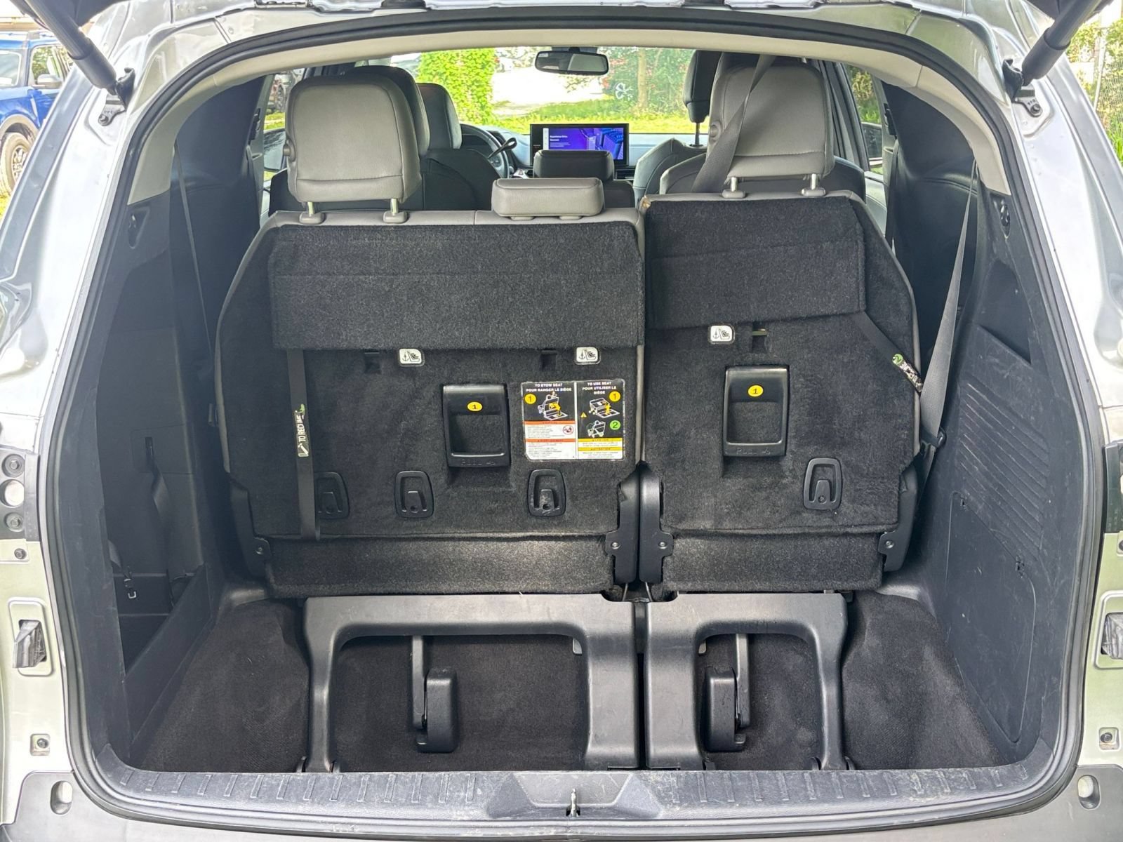 Used 2025 Toyota Sienna XLE FWD image 34