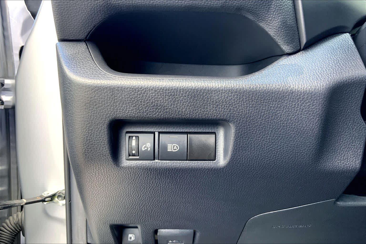 Used 2024 Toyota RAV4 XLE AWD/4WD image 32