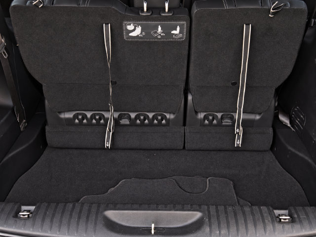 Used 2020 Chrysler Pacifica Touring-L w/ S Appearance Package FWD image 9