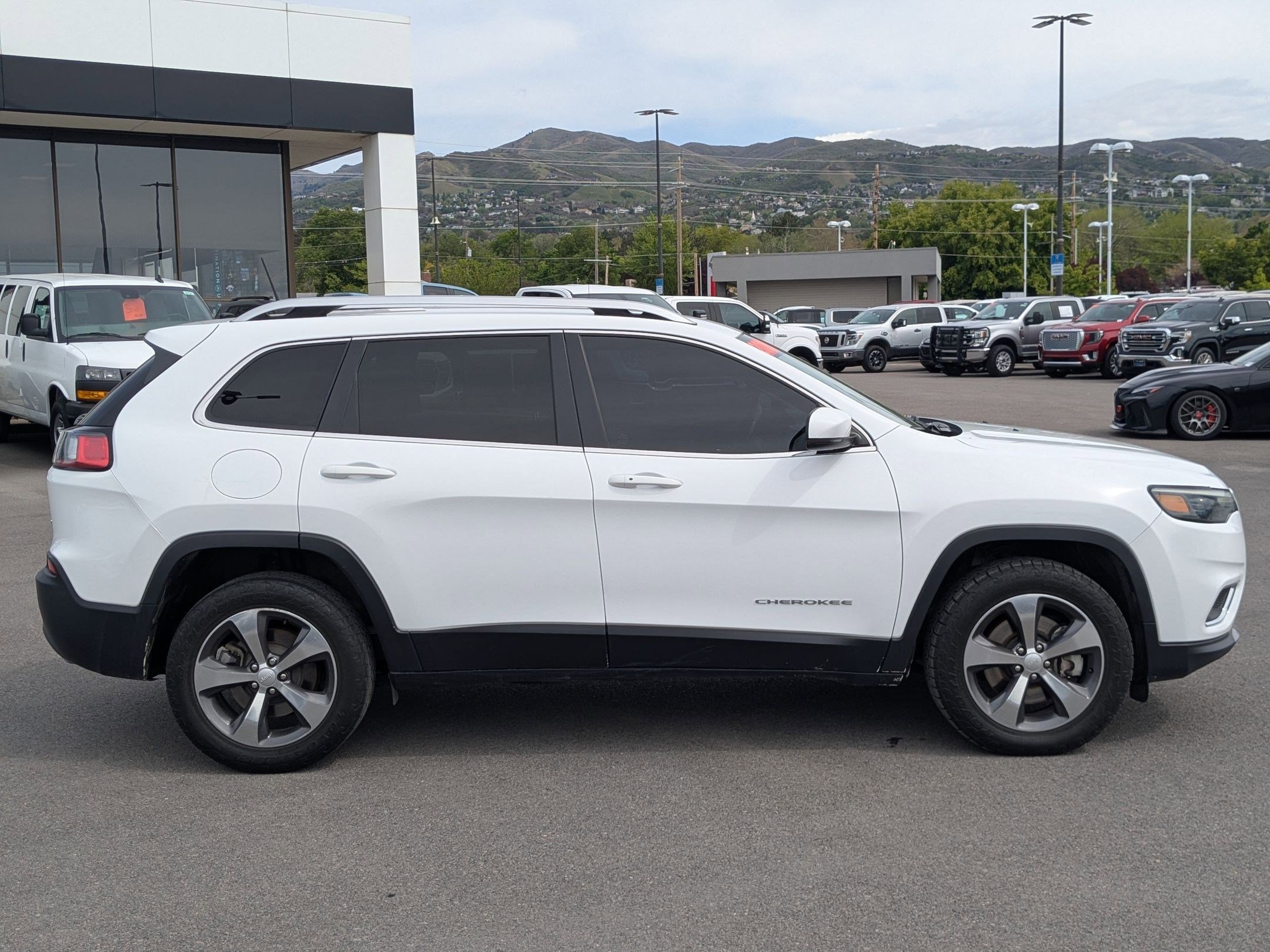 Used 2020 Jeep Cherokee Limited AWD/4WD image 7