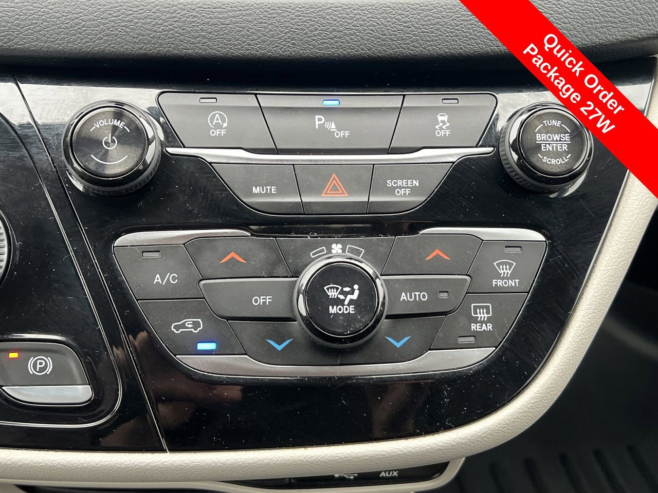 Used 2018 Chrysler Pacifica Touring Plus w/ Tire & Wheel Group image 6