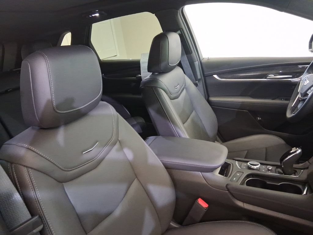 Certified 2026 Cadillac XT5 Sportv w/ LPO, Floor Liner Package AWD/4WD image 13