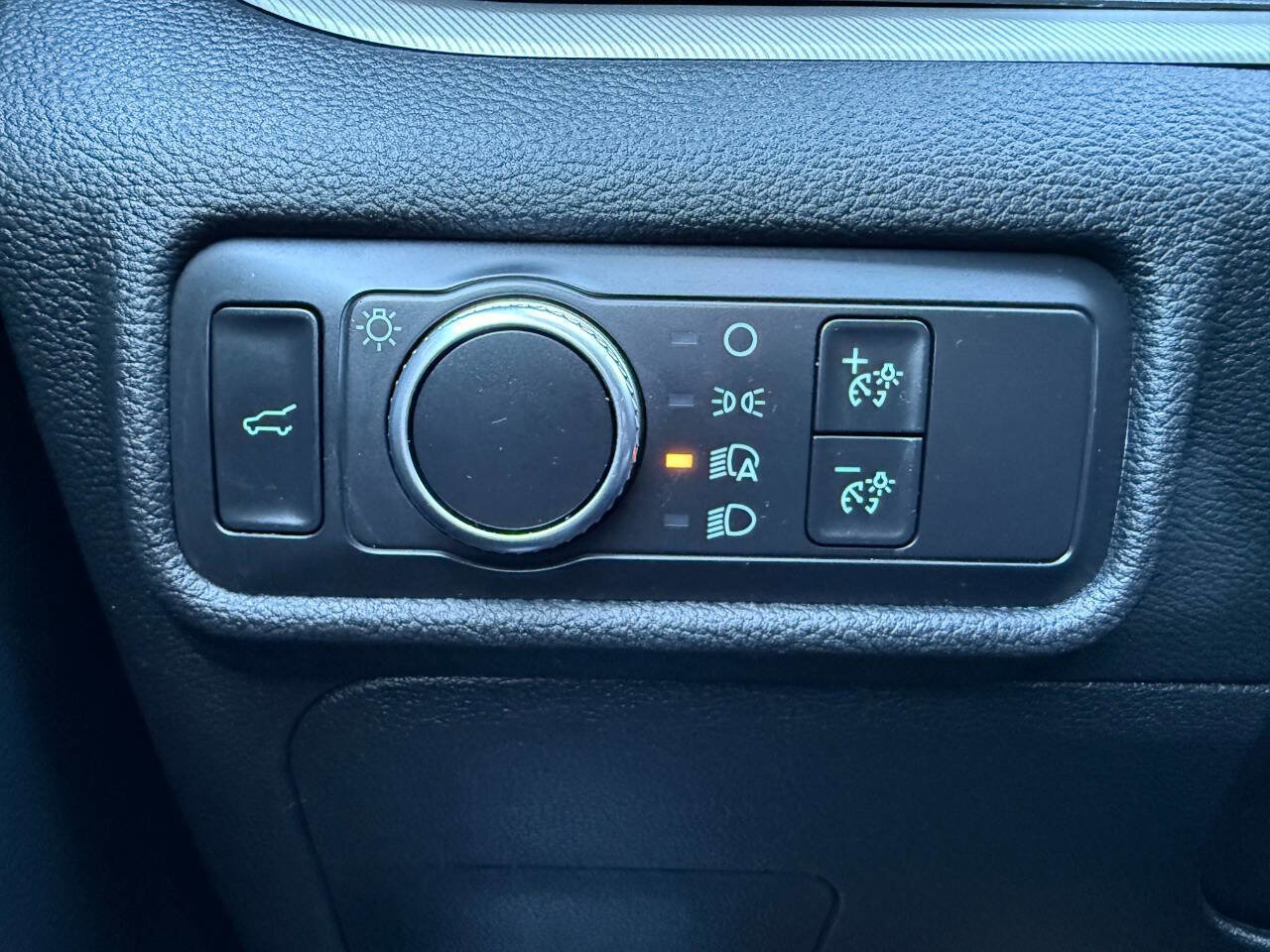 Used 2020 Ford Explorer XLT w/ Comfort Package image 33