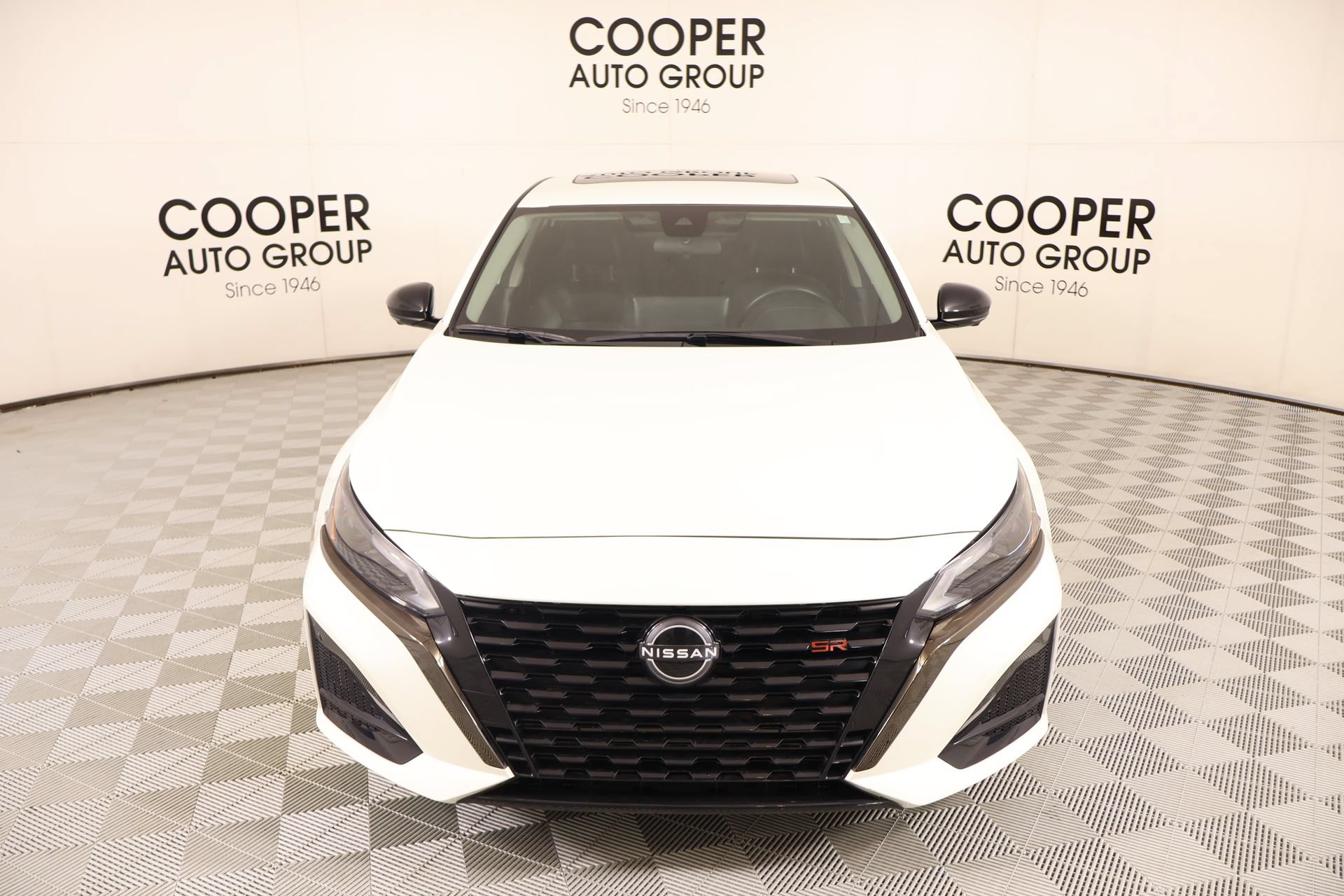 Used 2023 Nissan Altima 2.0 SR FWD image 9