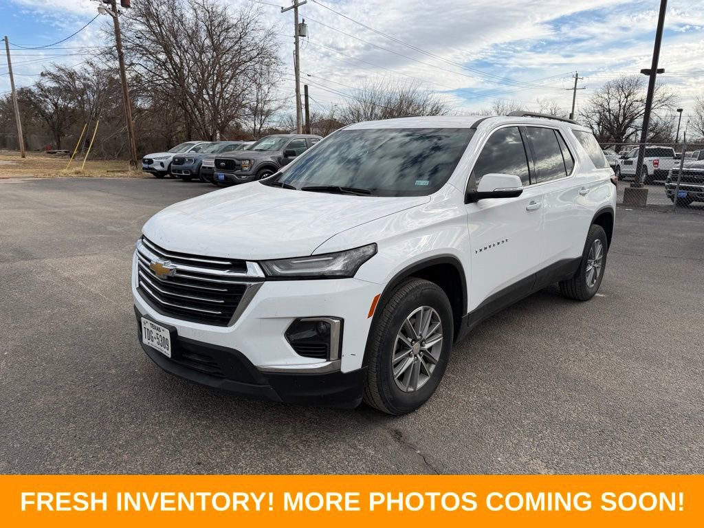 Used 2023 Chevrolet Traverse LT image 3