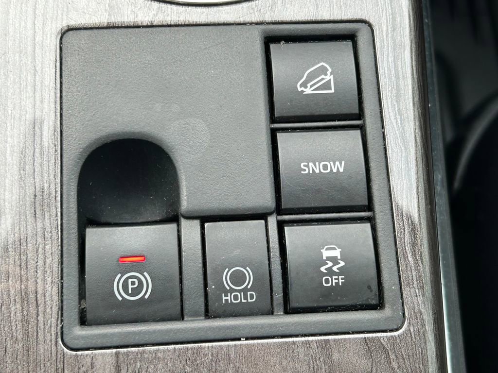 Used 2023 Toyota Highlander Limited image 32