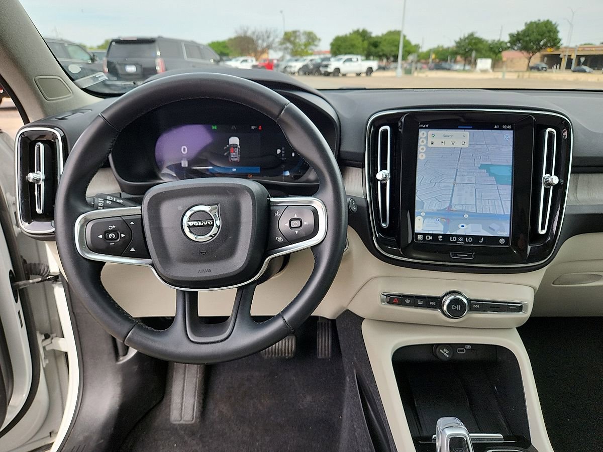 Used 2023 Volvo XC40 B4 Ultimate FWD image 6