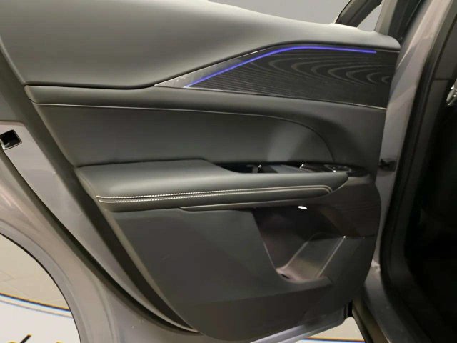 Used 2024 Cadillac Lyriq Sport RWD image 63