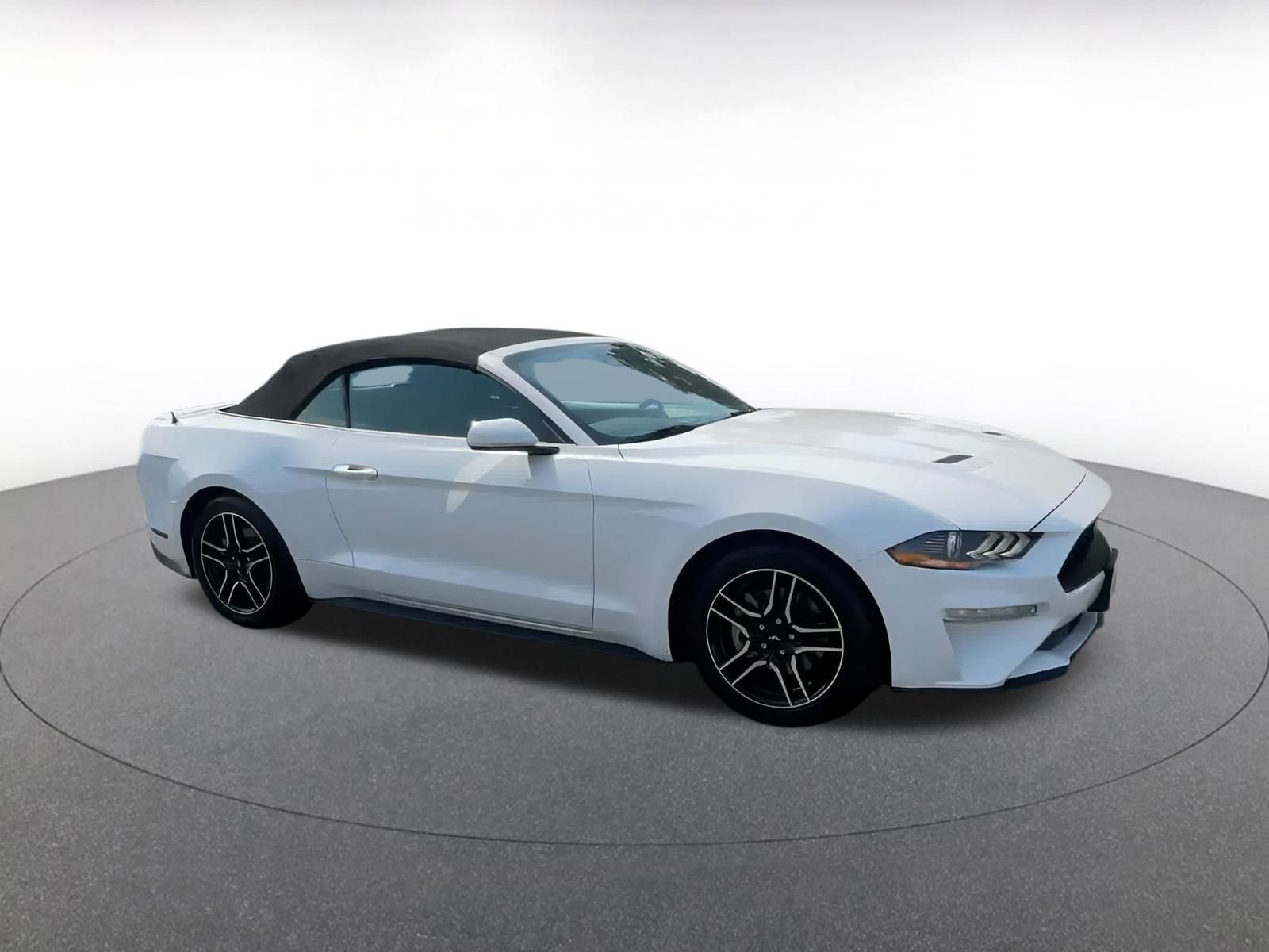 Used 2023 Ford Mustang Premium image 2