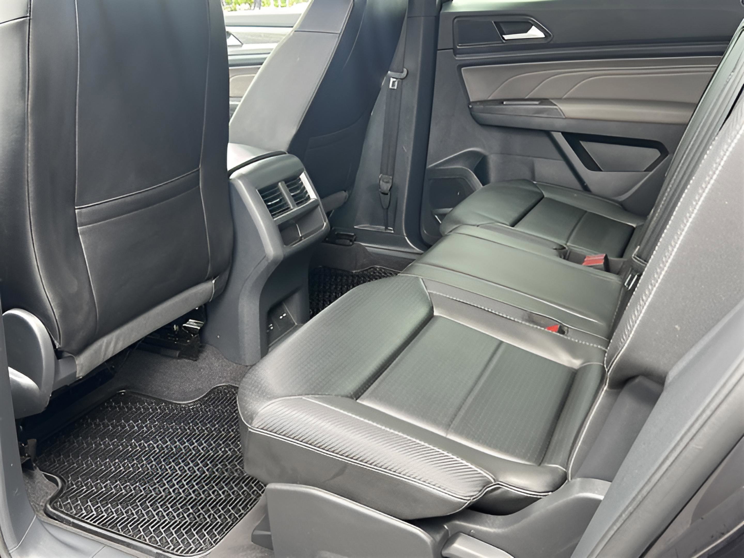 Used 2023 Volkswagen Atlas Cross Sport SE FWD image 17