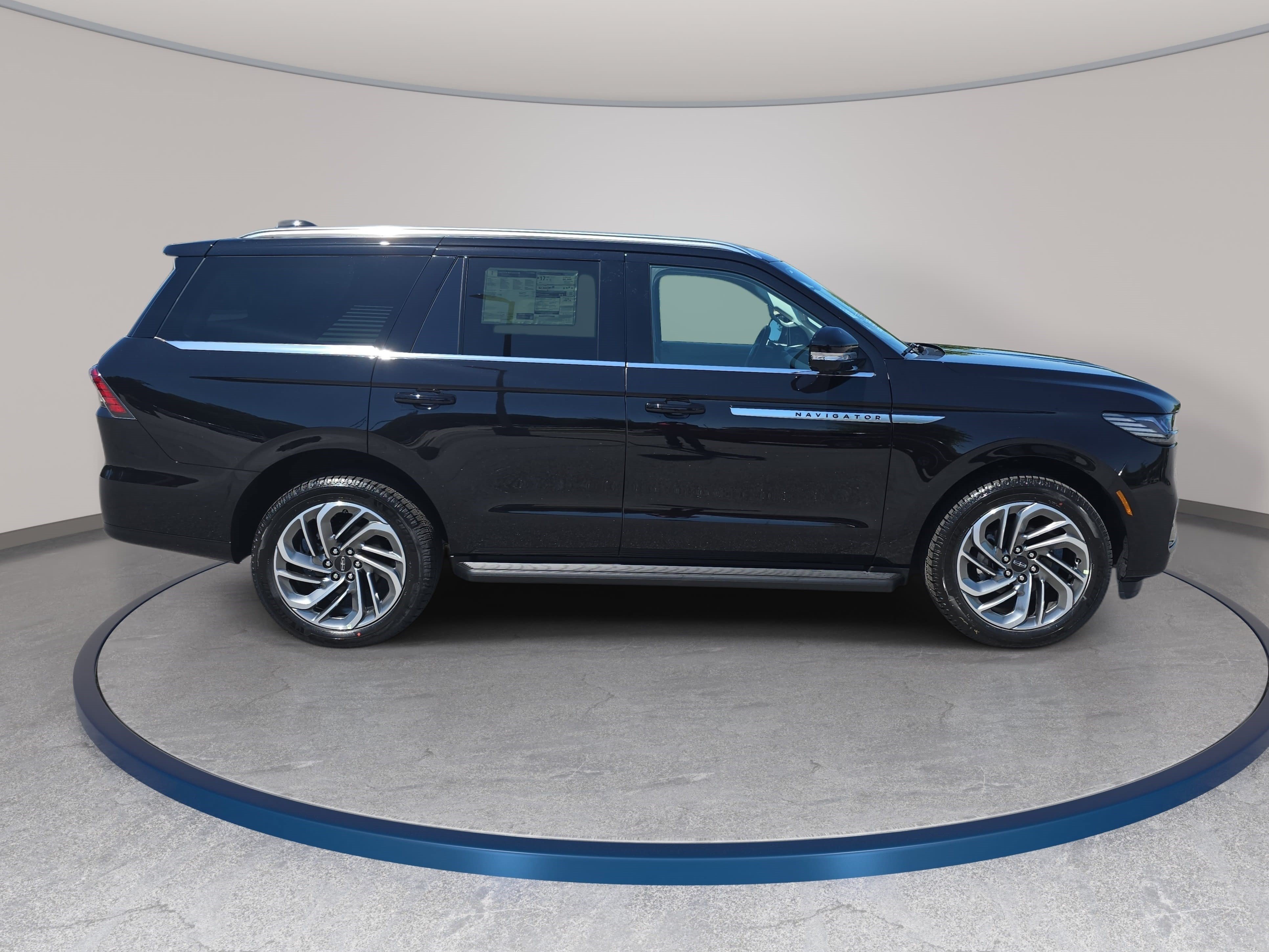 New 2026 Lincoln Navigator Premiere AWD/4WD image 4
