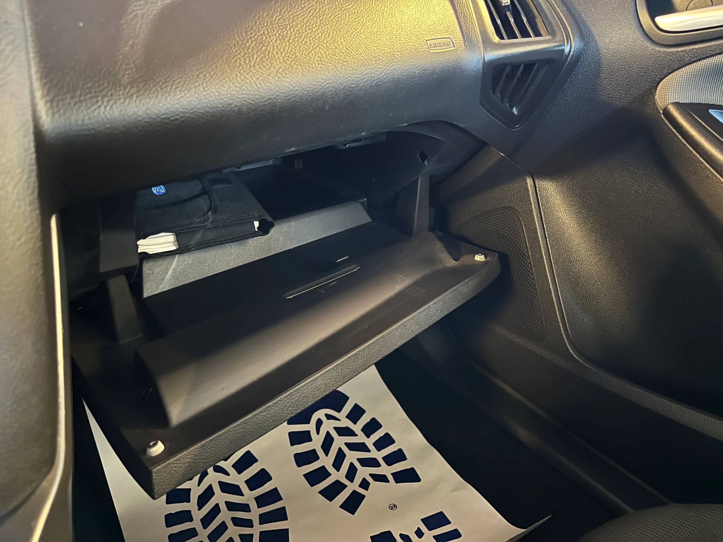 Used 2014 Ford Focus SE w/ SE Winter Package FWD image 25