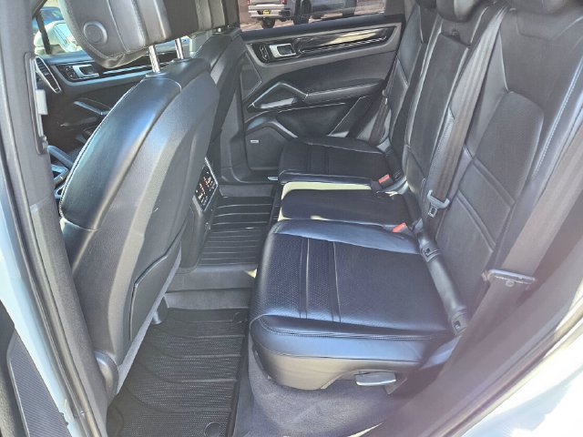 Used 2020 Porsche Cayenne E-Hybrid AWD/4WD image 17
