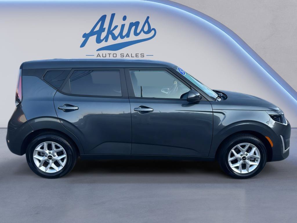 Used 2025 Kia Soul LX w/ LX Technology Package FWD image 4