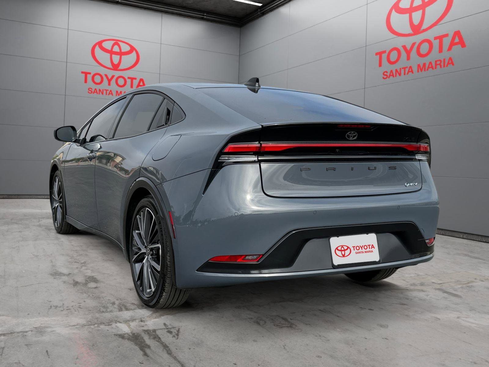 Used 2026 Toyota Prius XLE FWD image 2