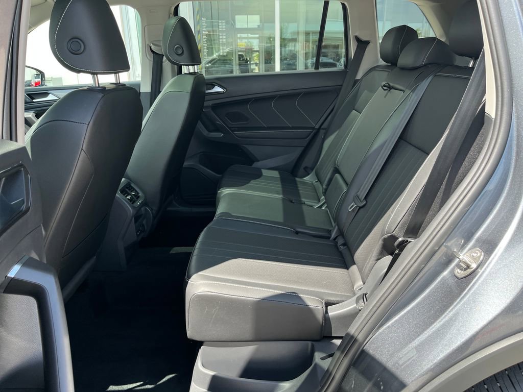 Certified 2023 Volkswagen Tiguan SE w/ Panoramic Sunroof Package AWD/4WD image 31