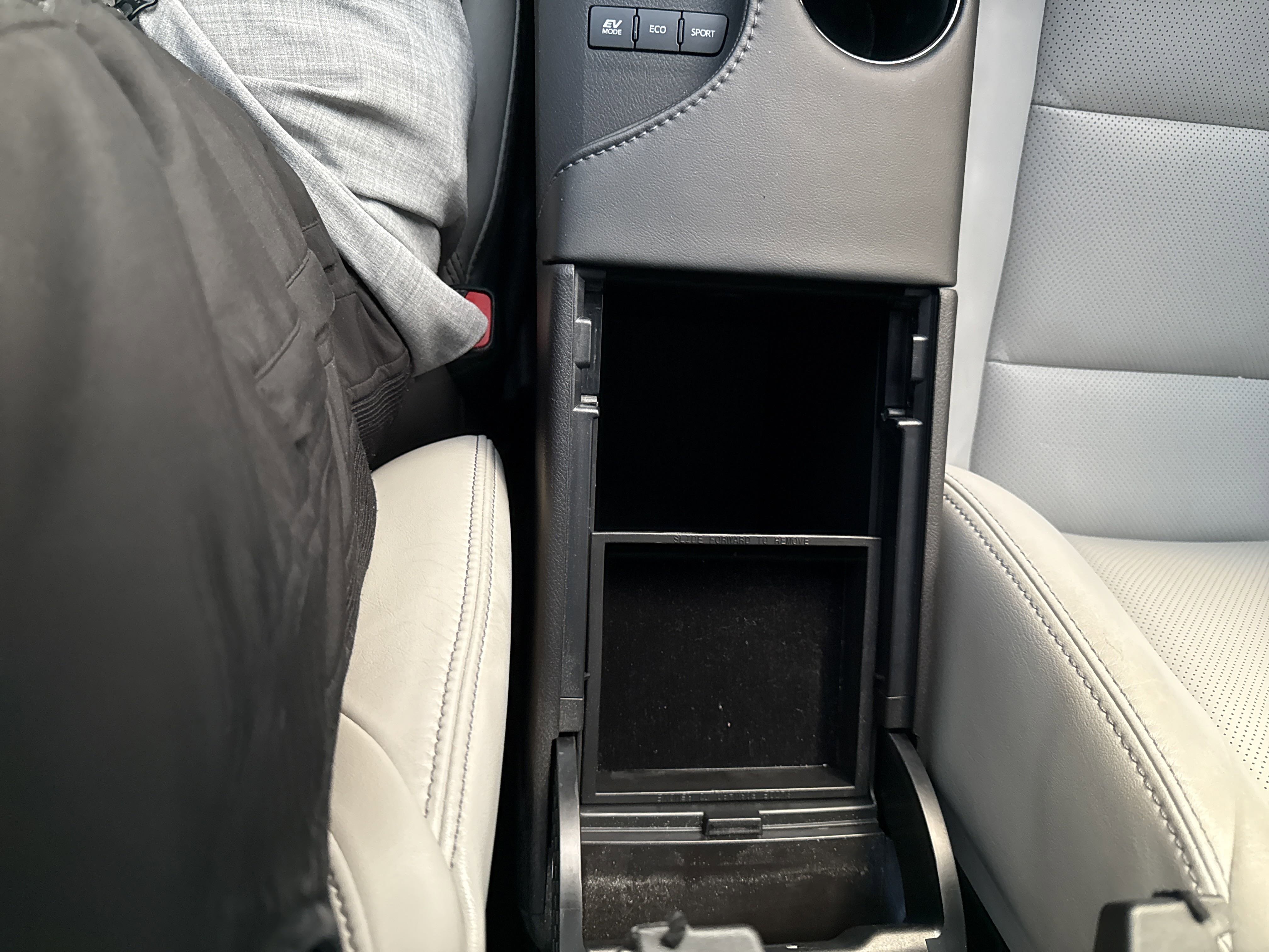 Used 2018 Toyota Avalon Limited image 25