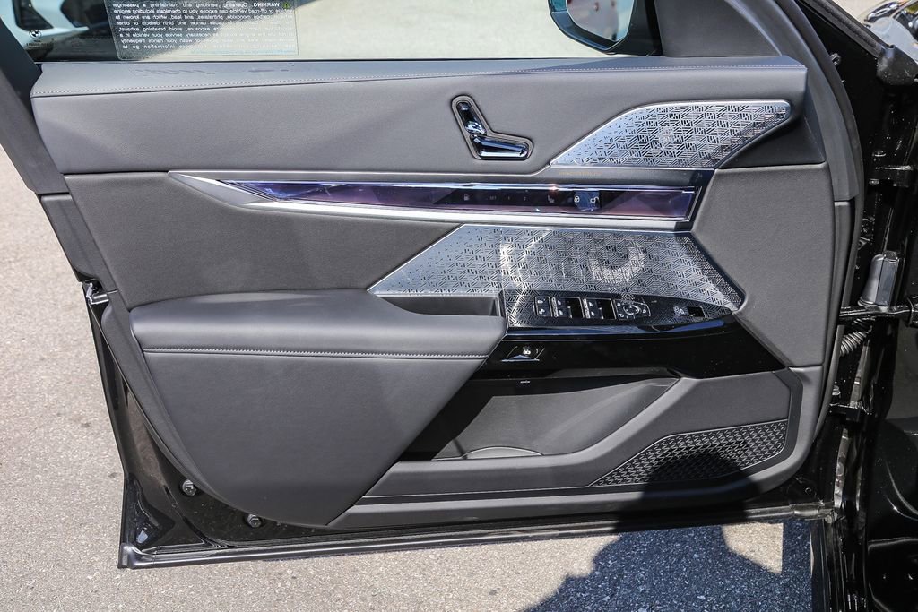 Used 2025 BMW 750e xDrive w/ Premium Package AWD/4WD image 17