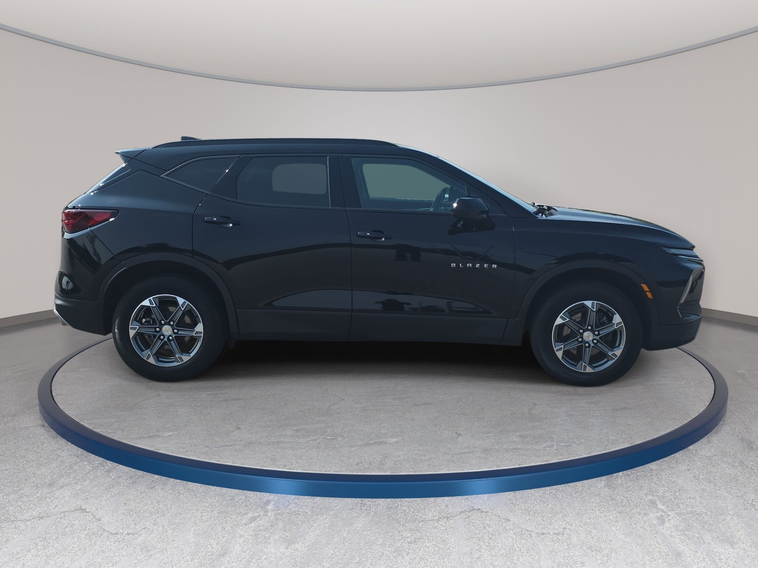 Used 2024 Chevrolet Blazer LT w/ Convenience Package FWD image 4