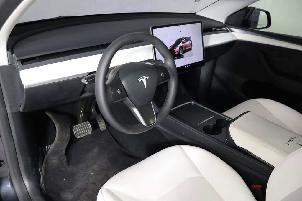 Used 2024 Tesla Model Y Long Range RWD image 23
