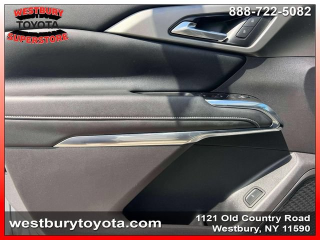 Used 2025 Chevrolet Traverse LT w/ Driver Confidence Package FWD image 19