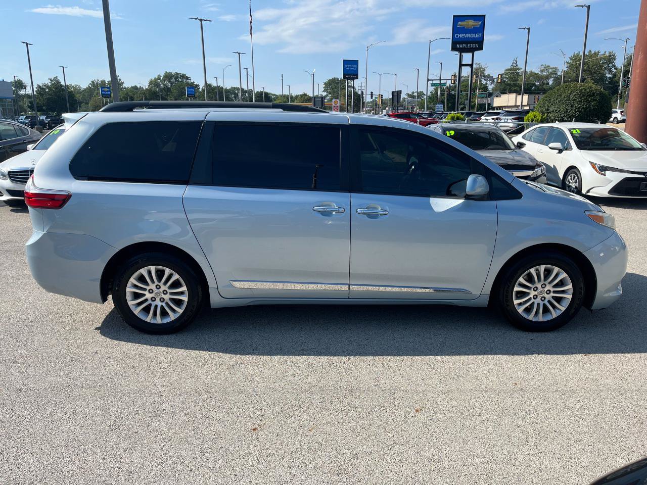 Used 2015 Toyota Sienna XLE w/ XLE Navigation Package FWD image 6