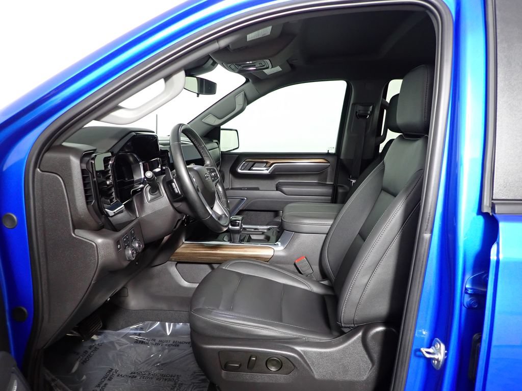 Used 2025 Chevrolet Silverado 1500 LT Trail Boss w/ Convenience Package II AWD/4WD image 21