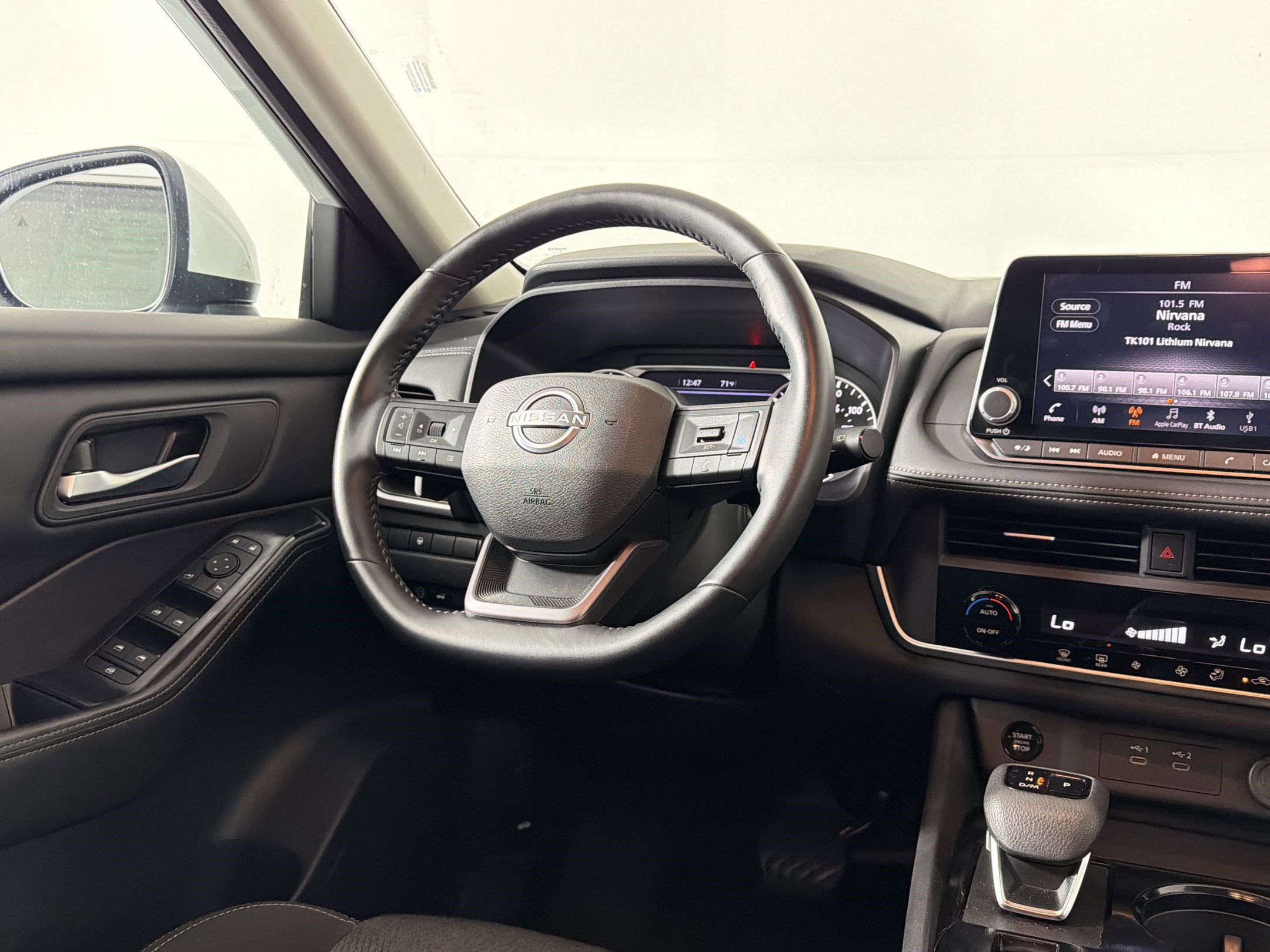 Used 2025 Nissan Rogue SV FWD image 26