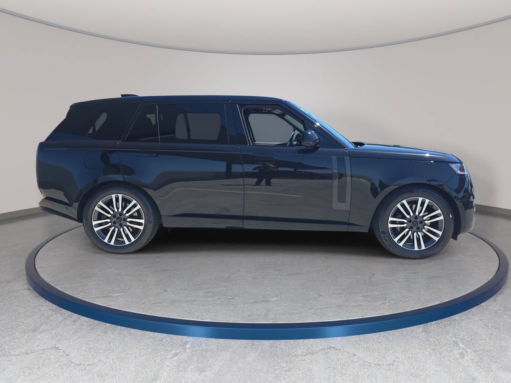 New 2026 Land Rover Range Rover Long Wheelbase SE AWD/4WD image 4