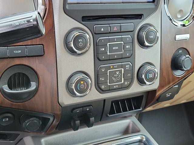 Used 2015 Ford F350 Lariat RWD image 14