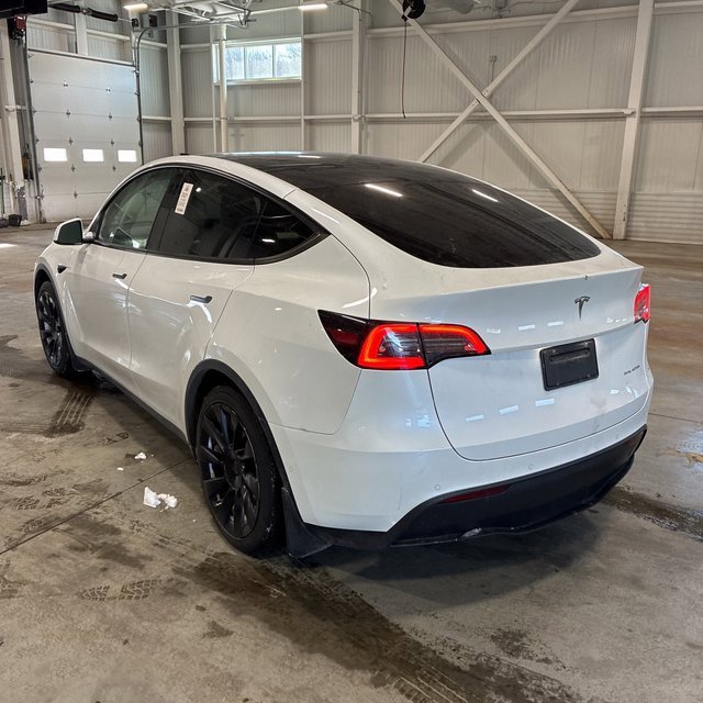 Used 2021 Tesla Model Y Long Range image 10