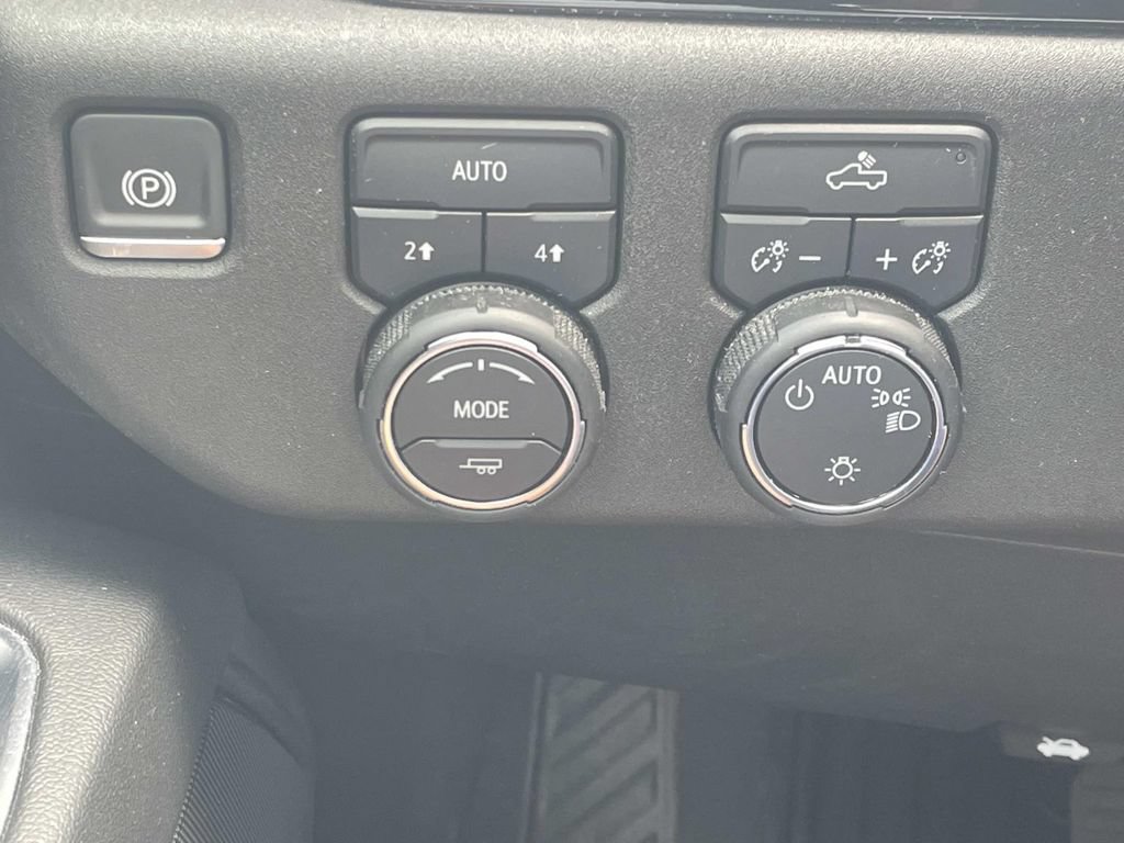 Certified 2025 Chevrolet Silverado 1500 LT AWD/4WD image 27