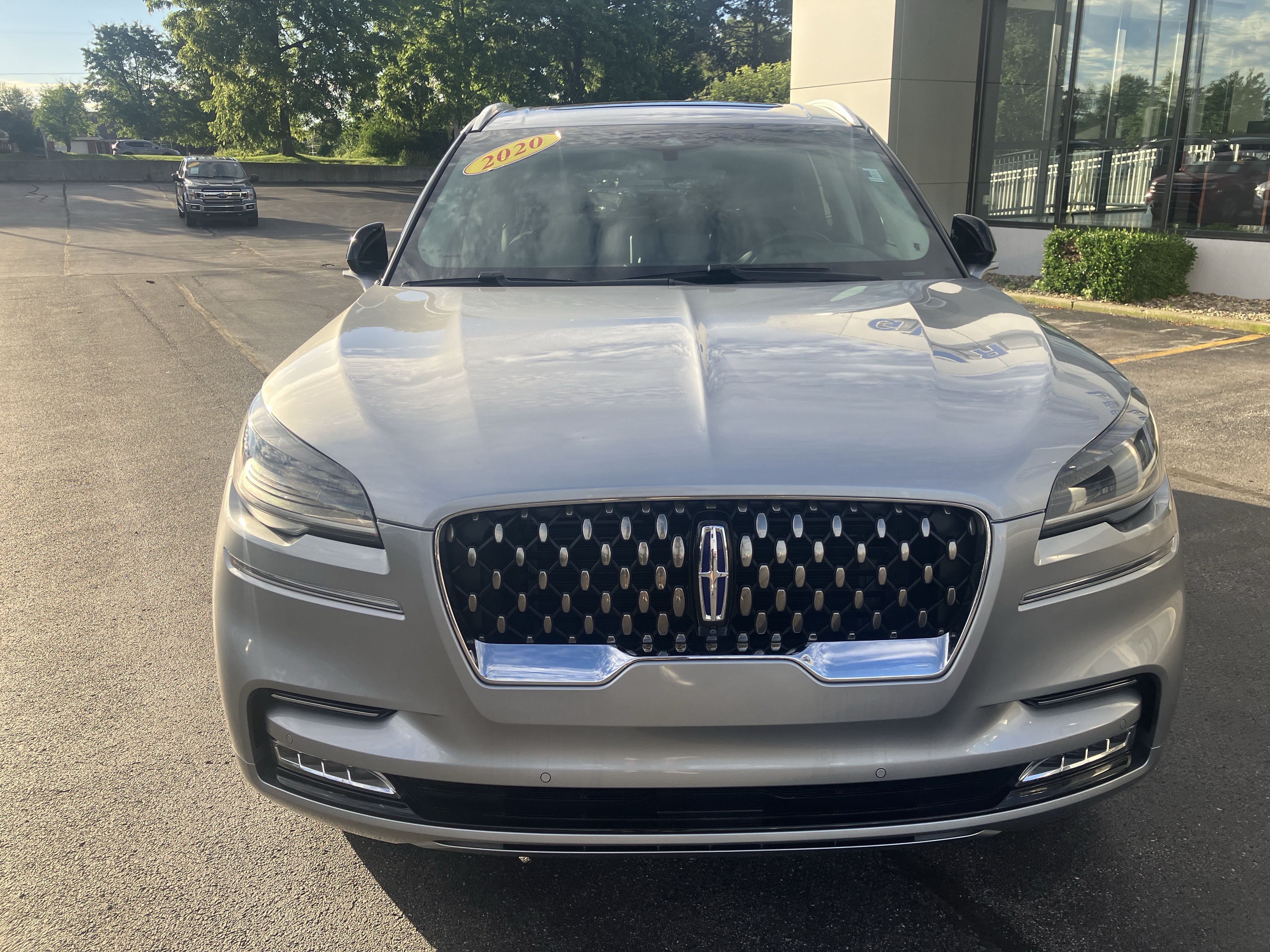 Used 2020 Lincoln Aviator Grand Touring w/ Elements Package Plus AWD/4WD image 2