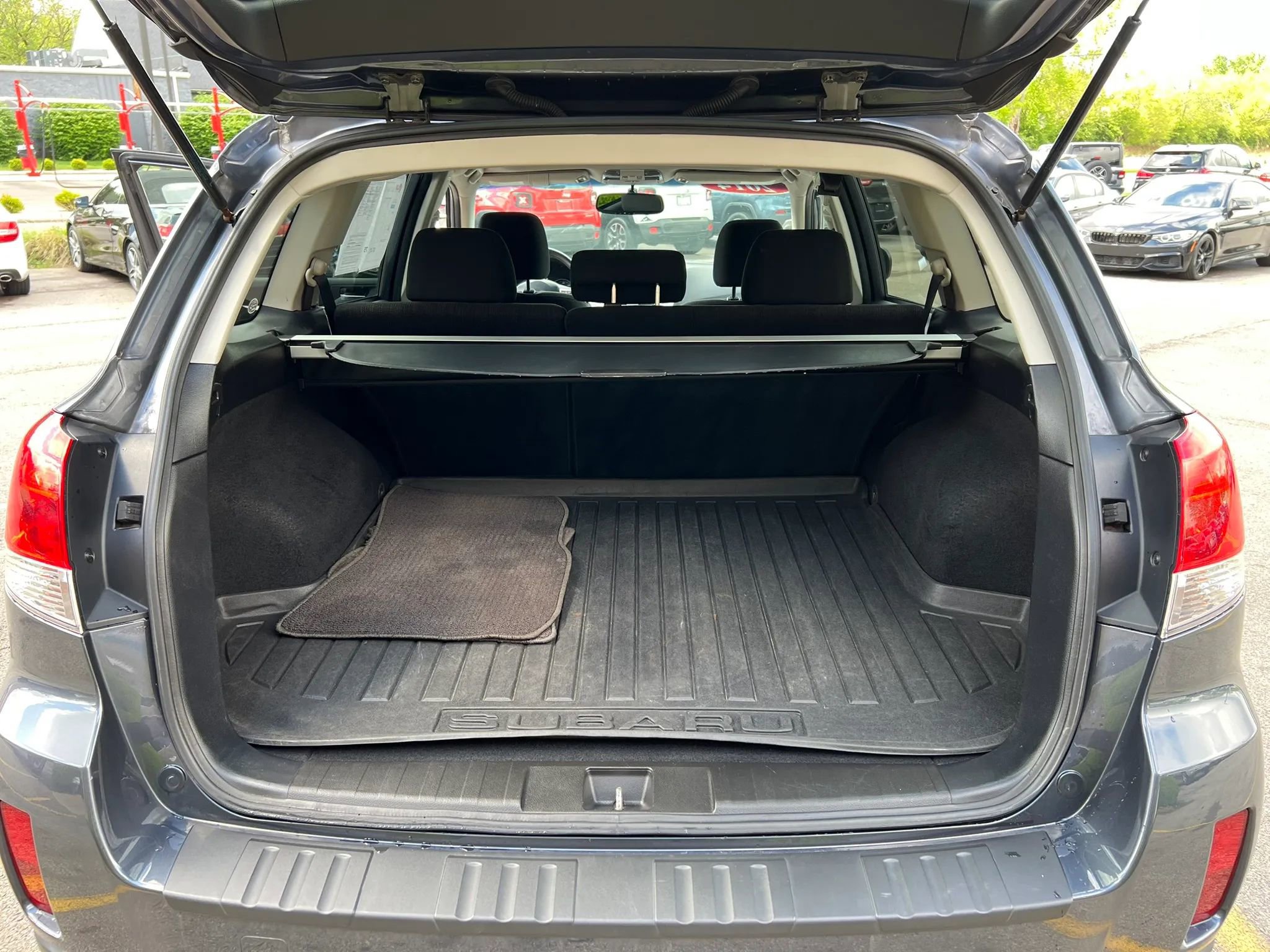 Used 2014 Subaru Outback 2.5i Premium w/ Moonroof Package AWD/4WD image 31