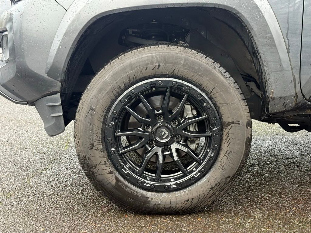 Used 2023 Toyota Tacoma Limited image 9