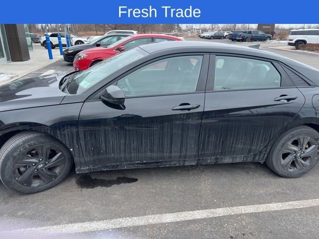 Used 2023 Hyundai Elantra SEL w/ Cargo Package image 3