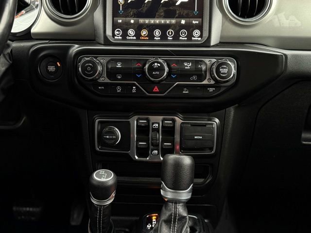 Used 2022 Jeep Wrangler Unlimited Sahara image 24