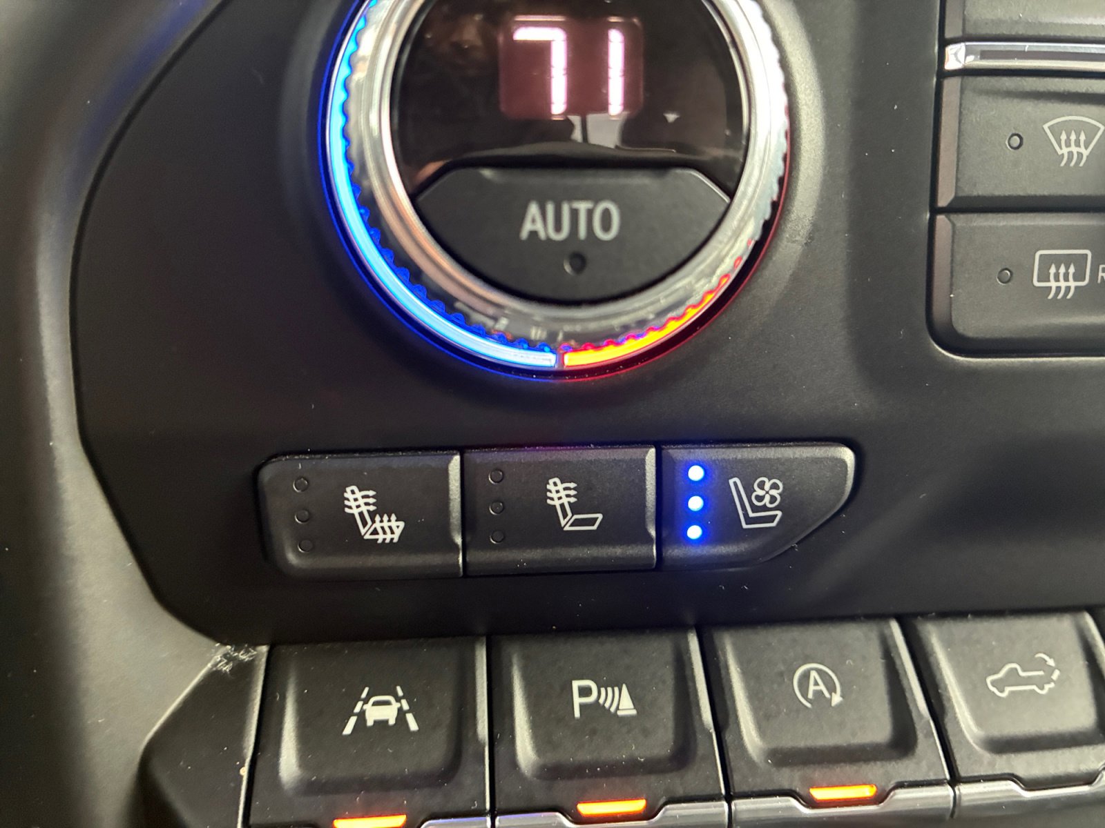 Used 2020 GMC Sierra 1500 SLT image 25