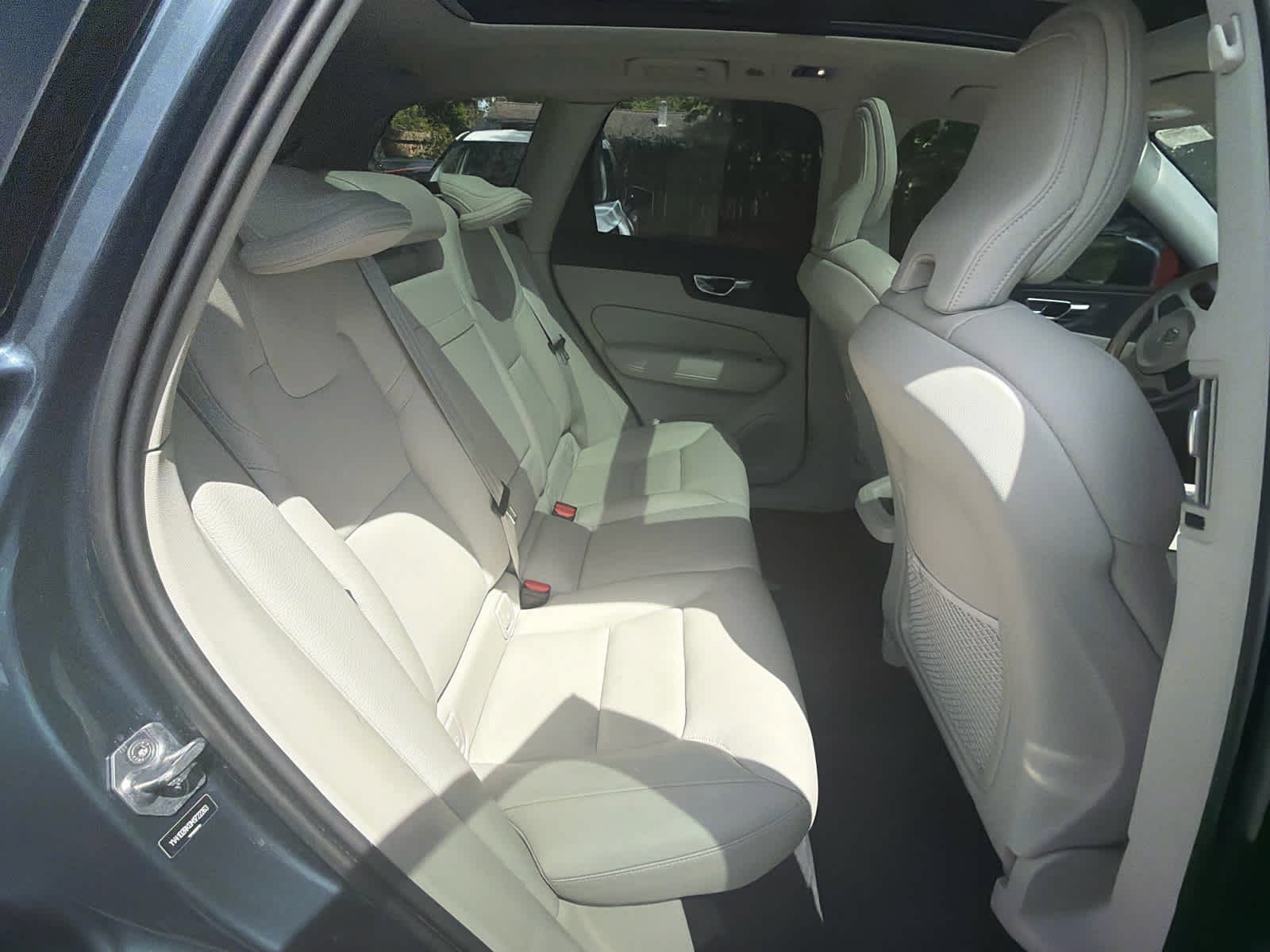 Used 2021 Volvo XC60 T5 Momentum w/ Advanced Package image 19