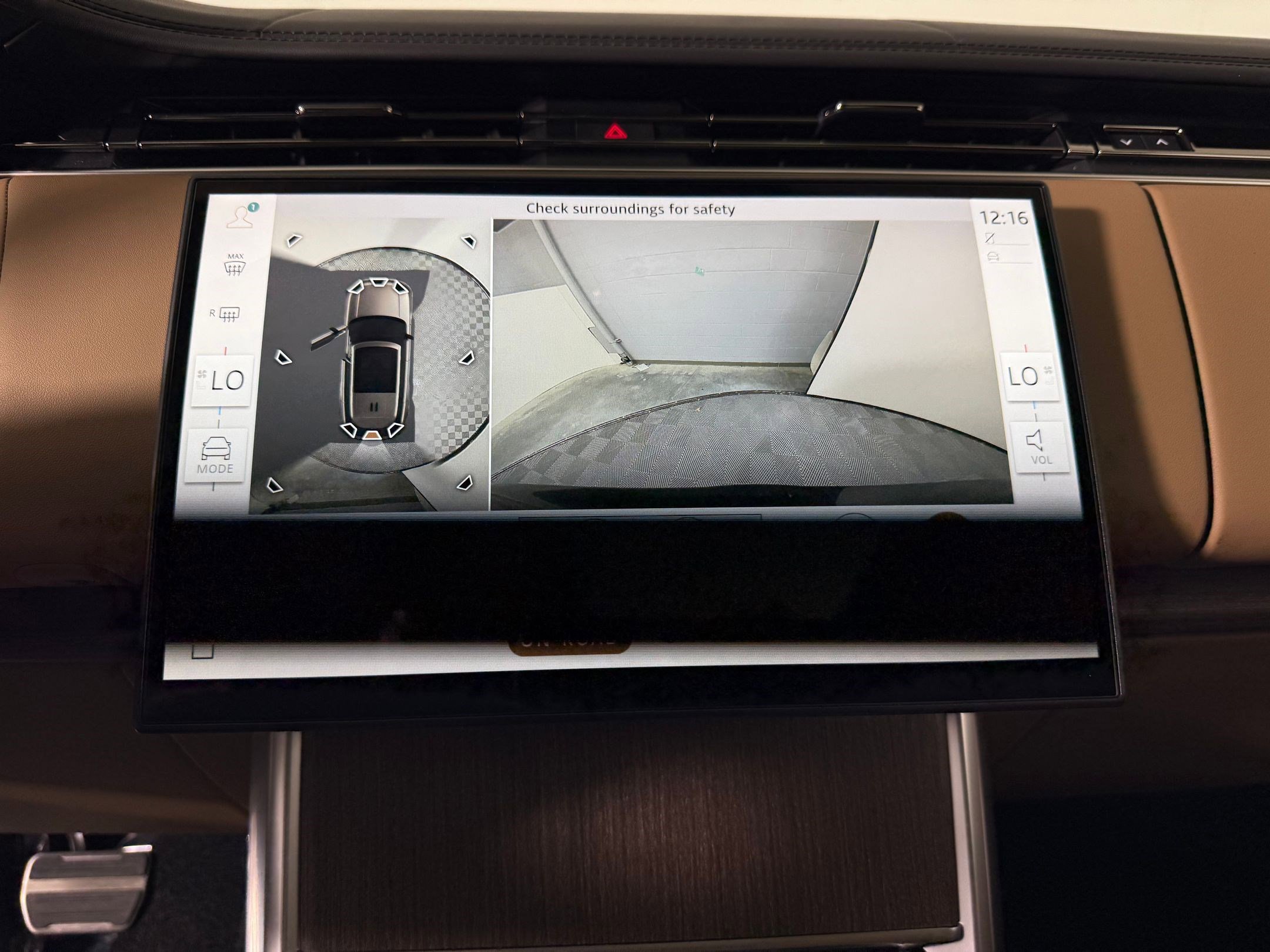 New 2026 Land Rover Range Rover Long Wheelbase SE image 25