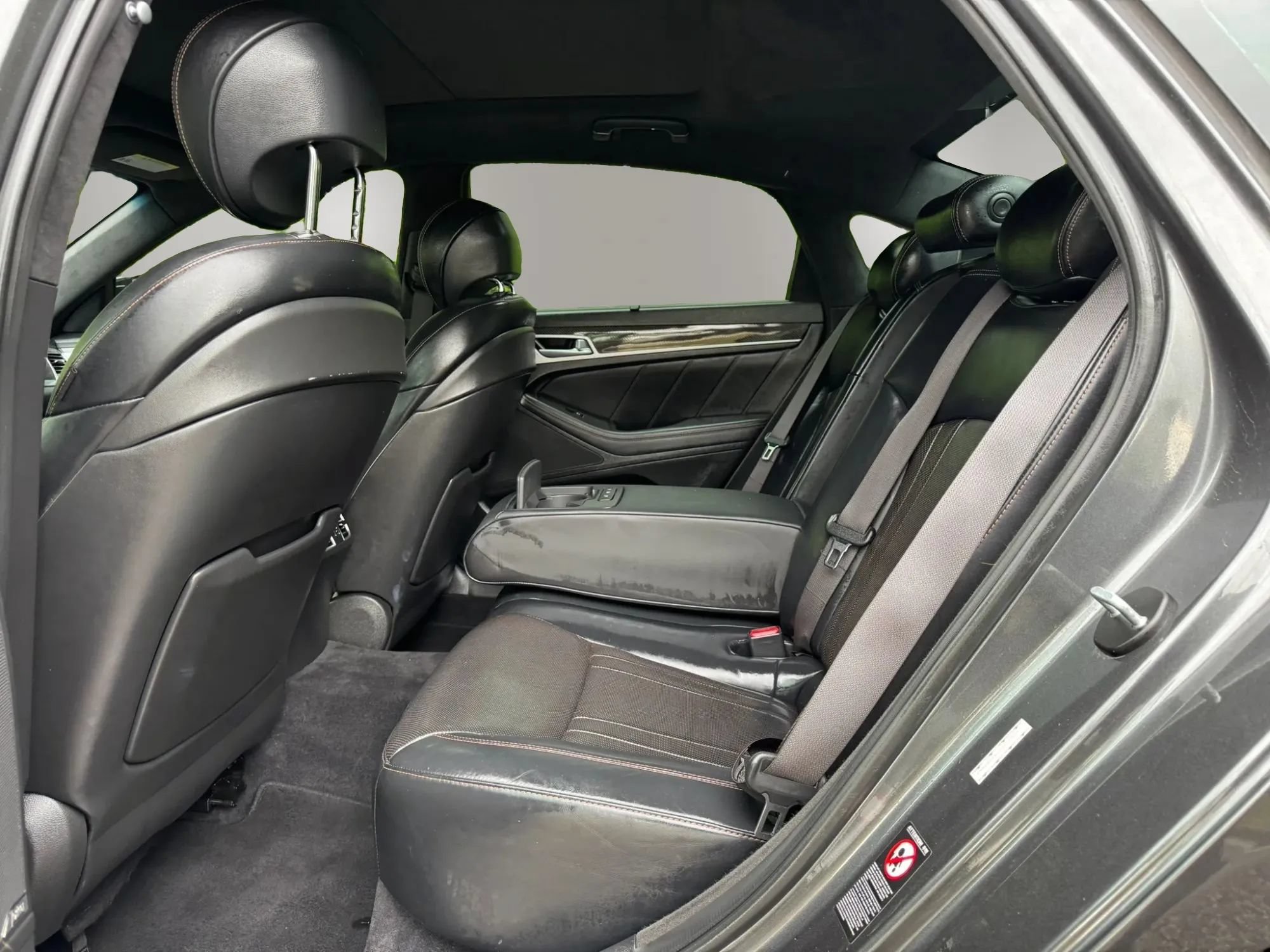 Used 2018 Genesis G80 3.3T Sport RWD image 12
