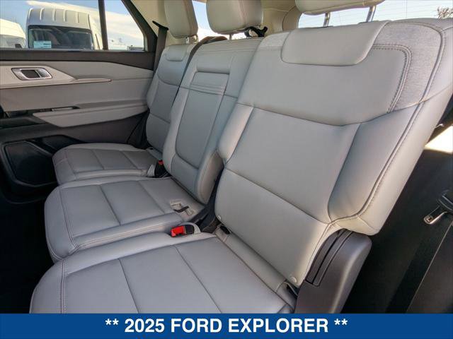 Certified 2025 Ford Explorer Active w/ Active Comfort Package image 21