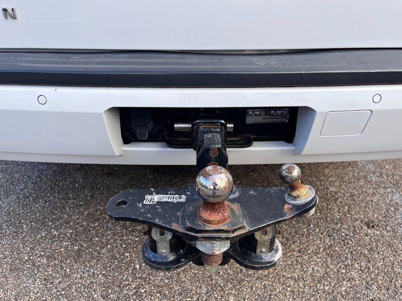 Used 2015 Chevrolet Suburban LS image 53