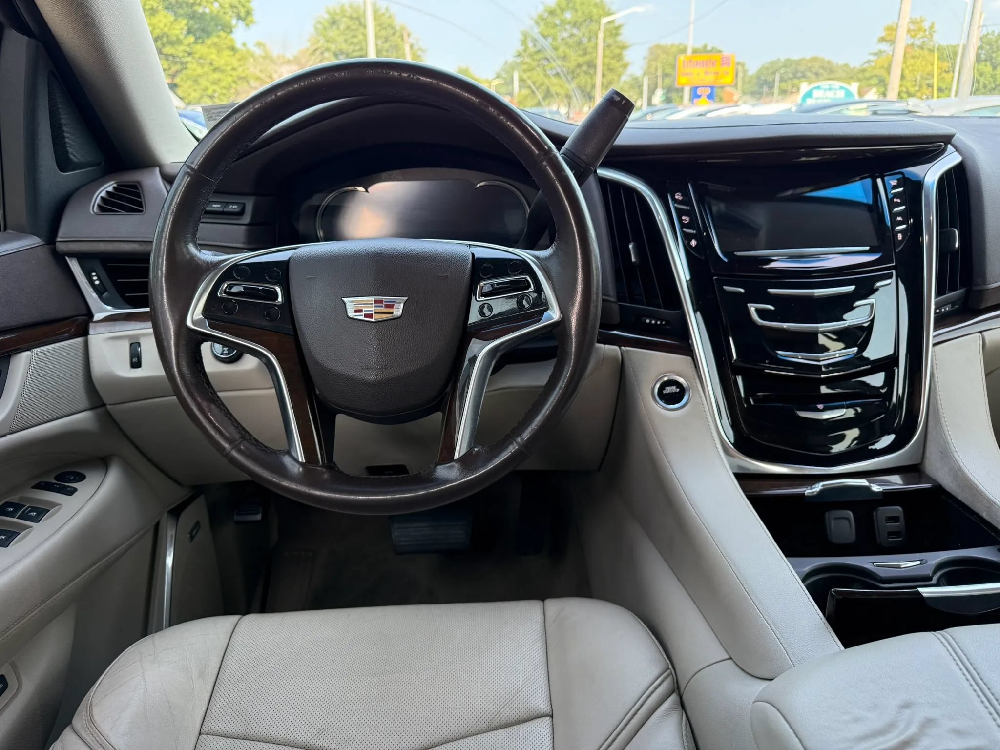 Used 2016 Cadillac Escalade Luxury AWD/4WD image 13
