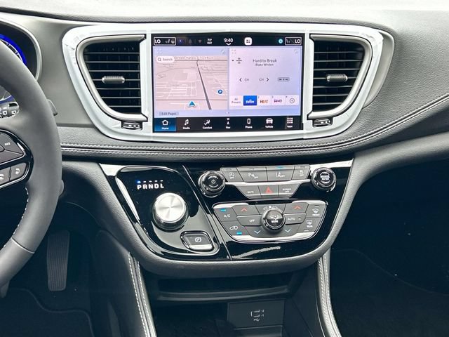 New 2027 Chrysler Pacifica Limited FWD image 16