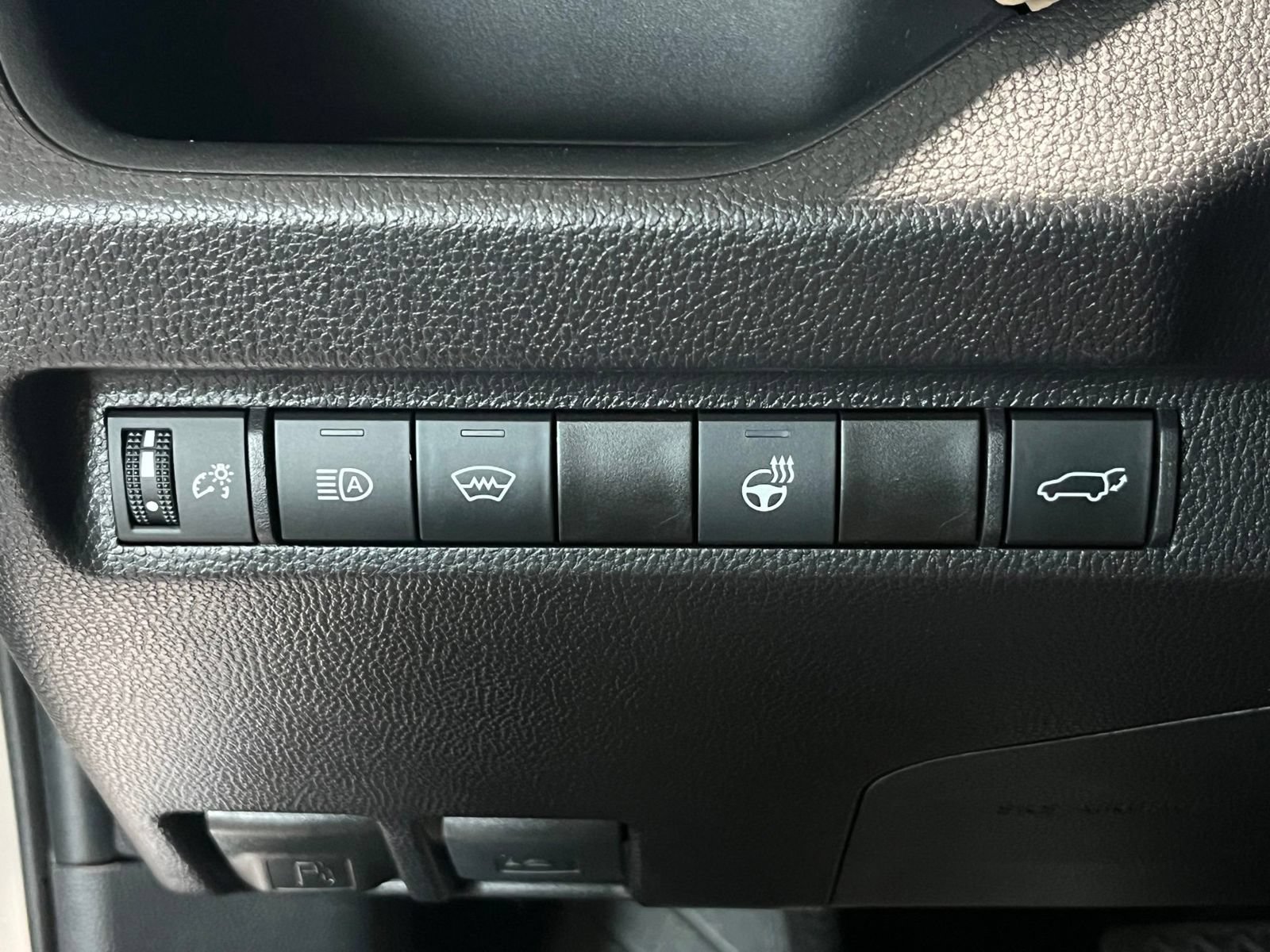 Used 2025 Toyota RAV4 XLE Premium AWD/4WD image 34